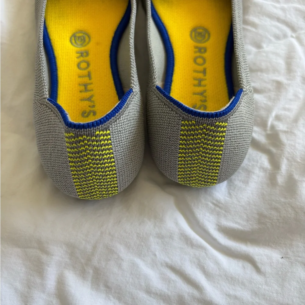 Rothy's Iridescent Light Gray Flats Women’s Size 7.5. - Picture 4 of 5